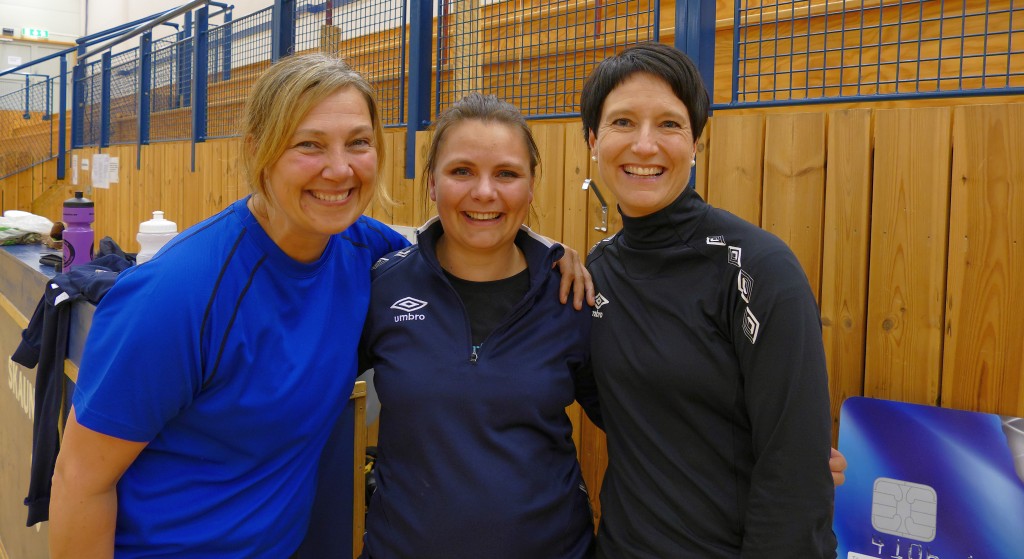 Fornøyde trenere for J14 F.v: Linn Tømmerdal, Sissel Kvam og Eva Overholt.